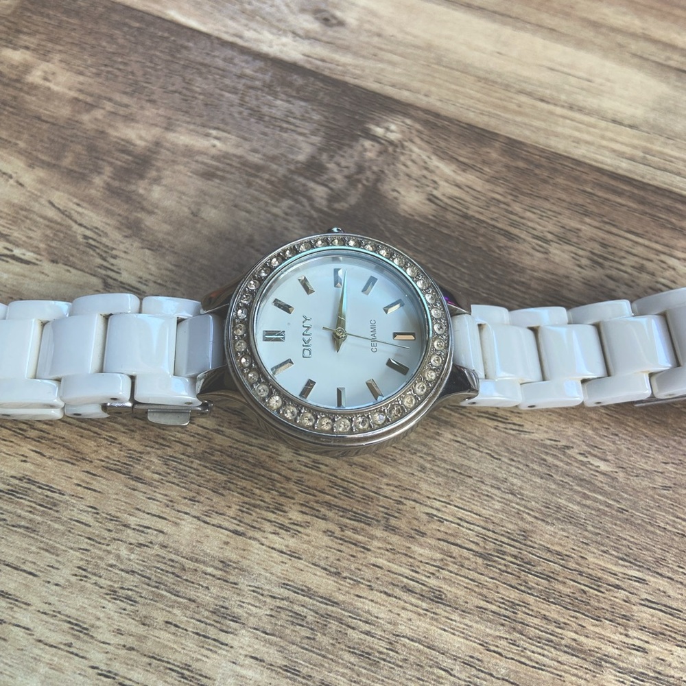 DKNY Vintage Watch w/ 36 Diamonds 💎 - Picture 7 of 8